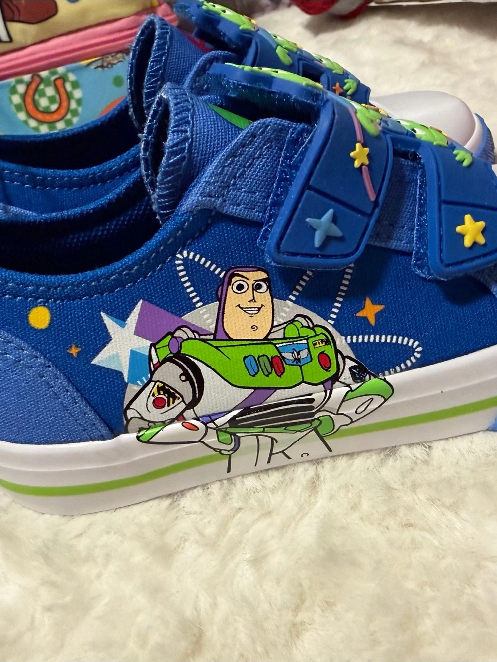 These Disney Toy Story Alien toddler shoes feature a blue canvas design with rub